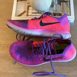Nike FREE RN FLYKNIT size 7.5